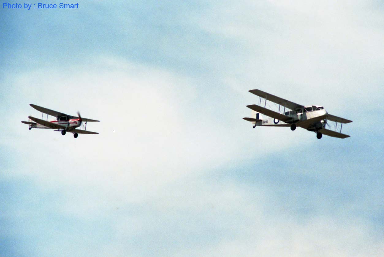 AS88-016 - Hornet Moth & DH Dragon