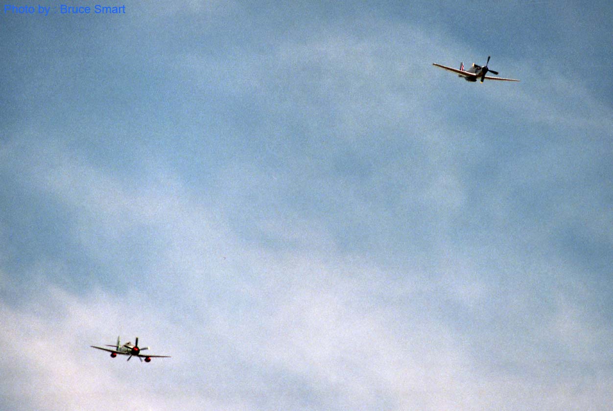 AS88-085 - Sea Fury & Mustang