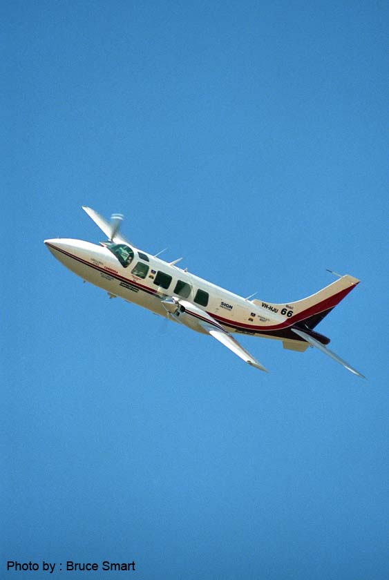 SR94-184 - D Hill, Piper Aerostar