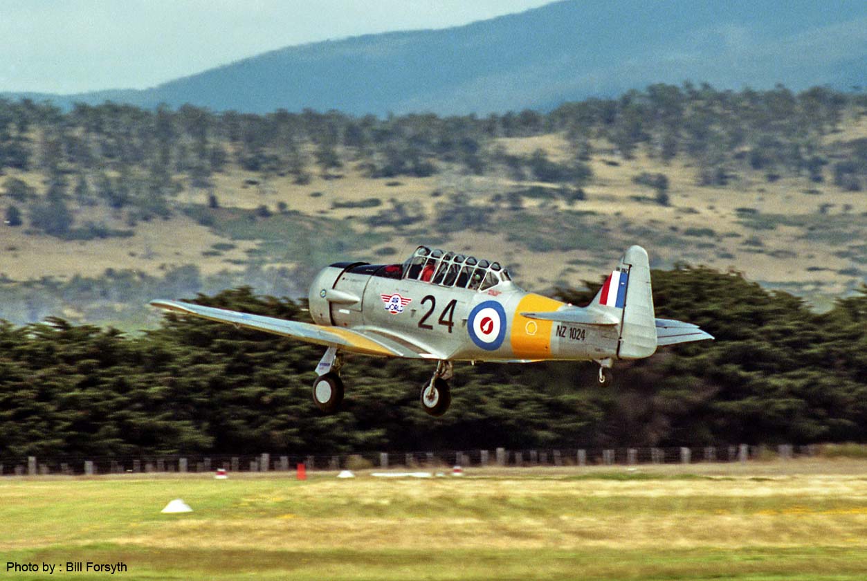 SR94-BF-708 - Doug Hamilton, NA AT6 Harvard